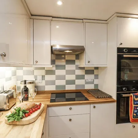 1 The Old Methodist Chapel *