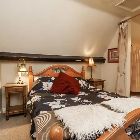 1 The Old Methodist Chapel