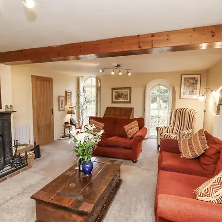 1 The Old Methodist Chapel *