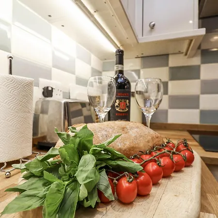 1 The Old Methodist Chapel Ferienhaus *