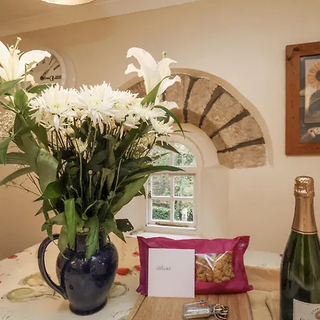 1 The Old Methodist Chapel *