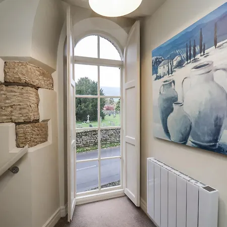 1 The Old Methodist Chapel *