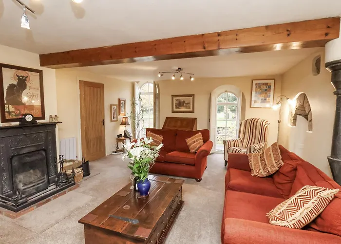 1 The Old Methodist Chapel *