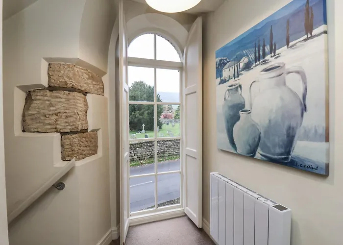 1 The Old Methodist Chapel *